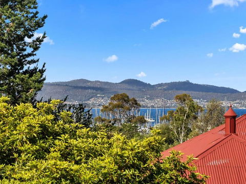 Sandy Bay Apartment With Hobart River View, Near UTAS - Stroll To Cafes And Shops - Accommodation in Surfers Paradise 1