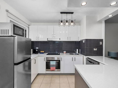 Sandy Bay Apartment With Hobart River View, Near UTAS - Stroll To Cafes And Shops - Accommodation in Surfers Paradise 3