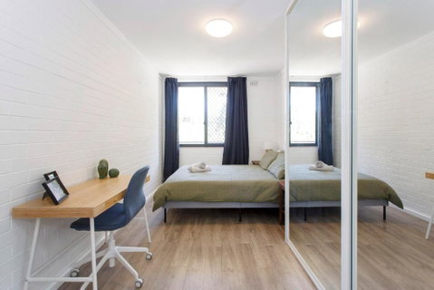 Simple Charm - Accommodation in Surfers Paradise 0