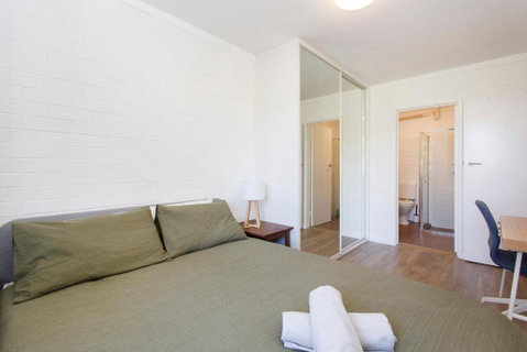 Simple Charm - Accommodation in Surfers Paradise 1