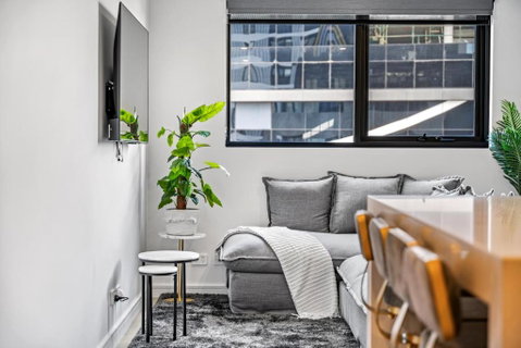 Sky Luxury Inc With Pool Gym Wifi - Accommodation in Surfers Paradise 0