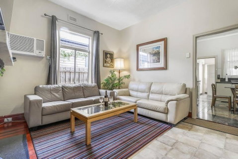 Spacious Urban Delight In Coburg - Accommodation in Surfers Paradise 0