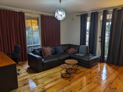 Spacious, Modern & Stylish Vacation Home - Accommodation in Surfers Paradise 1