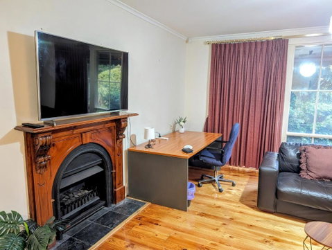 Spacious, Modern & Stylish Vacation Home - Accommodation in Surfers Paradise 2