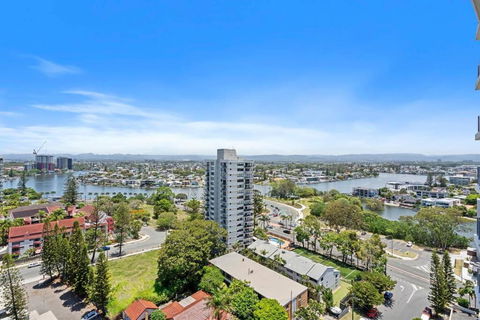 Spectacular Views From Wyndham Apartment - Accommodation in Surfers Paradise 1