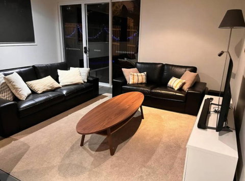 Stylish Surfers Paradise Haven 4BR4B Stunning Pool 2 - Accommodation in Surfers Paradise 3