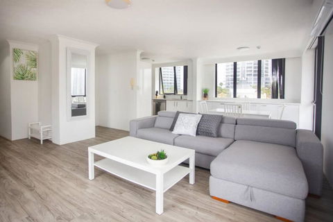 Surfers Paradise 2 Bedroom Apartment Orchid Ave - Accommodation in Surfers Paradise 2