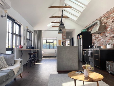 T H E L O F T - Stunning Private Apartment - Accommodation in Surfers Paradise 2