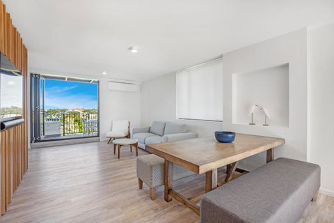 TARA5- UNWIND IN LUXURY - Accommodation in Surfers Paradise 0