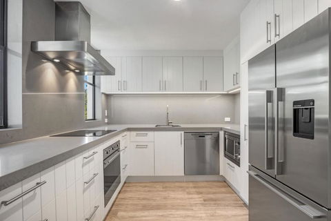 TARA5- UNWIND IN LUXURY - Accommodation in Surfers Paradise 2