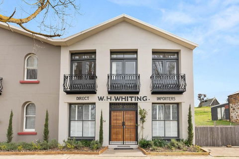 TARALGA TERRACES The Whitings Store - Accommodation in Surfers Paradise 0