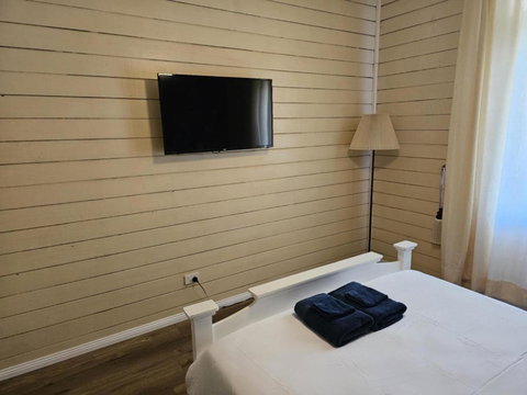 Taree CBD Cottage Apartments - Accommodation in Surfers Paradise 2