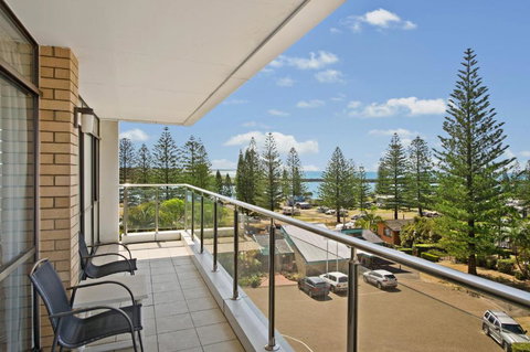 Tasman Towers 12 3 Munster Street - Accommodation in Surfers Paradise 0