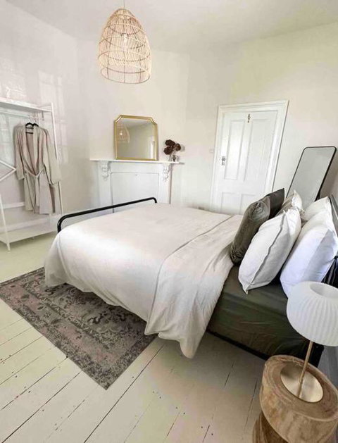 Telegraph Station Stays - Accommodation in Surfers Paradise 0