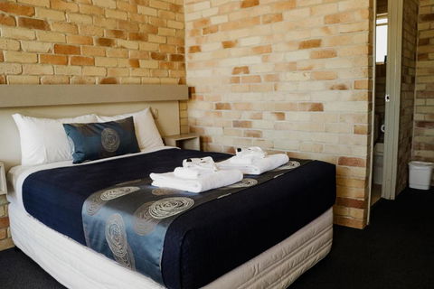 The Australian Hotel St George - Accommodation in Surfers Paradise 1