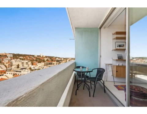 Beachside Paradise - Ocean Views, Central Position - Accommodation in Surfers Paradise 3