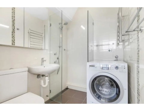 Beachside Paradise - Ocean Views, Central Position - Accommodation in Surfers Paradise 2