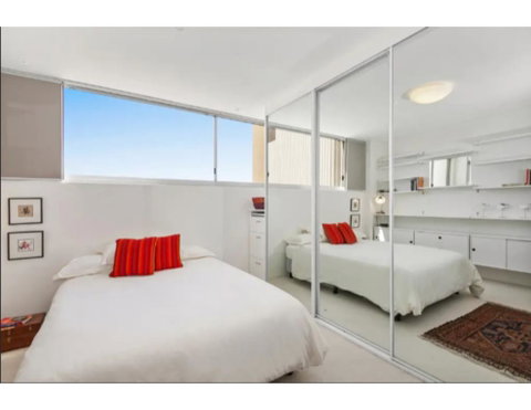 Beachside Paradise - Ocean Views, Central Position - Accommodation in Surfers Paradise 1