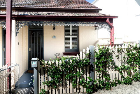 Beautiful Modern Historic Home Near Sydney Harbour - Accommodation in Surfers Paradise 0