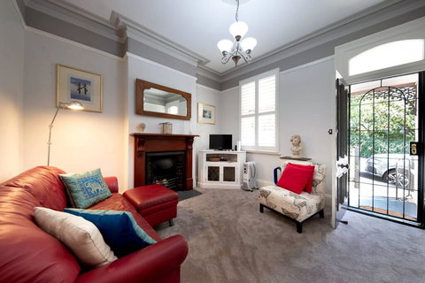 Beautiful Modern Historic Home Near Sydney Harbour - Accommodation in Surfers Paradise 1