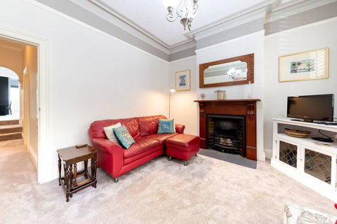 Beautiful Modern Historic Home Near Sydney Harbour - Accommodation in Surfers Paradise 2