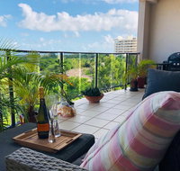 Beautiful spacious city apartment with views out to the Arafura Sea - Accommodation in Surfers Paradise
