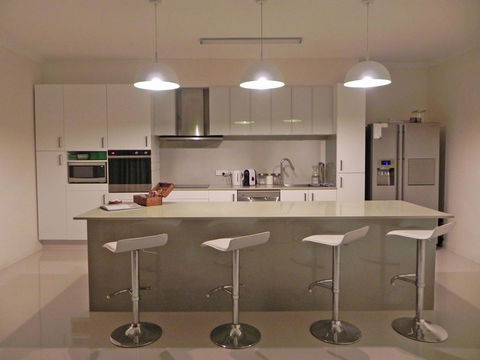 Beautifully Appointed Large Family Home - Accommodation in Surfers Paradise 0