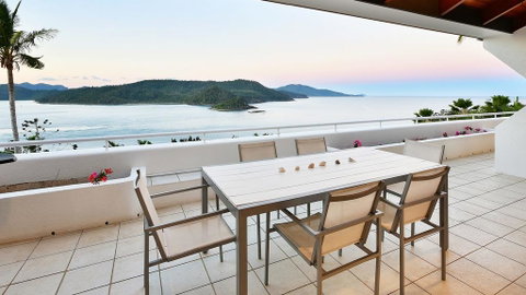 Bella Vista E9 - Ocean View Spacious 2 Bedroom With Golf Buggy - Accommodation in Surfers Paradise 2