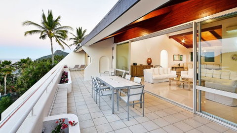 Bella Vista E9 - Ocean View Spacious 2 Bedroom With Golf Buggy - Accommodation in Surfers Paradise 1