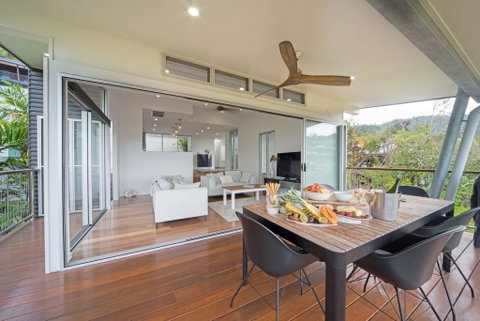 Bellevue Holiday Home - Airlie Beach - Accommodation in Surfers Paradise 2