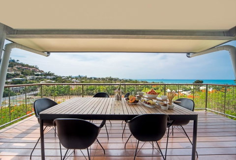 Bellevue Holiday Home - Airlie Beach - Accommodation in Surfers Paradise 1
