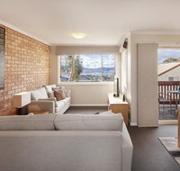 Beloka 9 - Overlooking Lake Jindabyne - Accommodation in Surfers Paradise