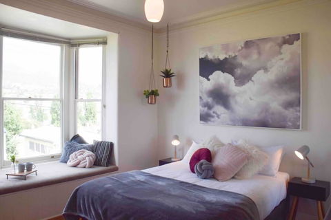 Best Location In Hobart! Luxury 4 Bedroom With Stunning Views - Accommodation in Surfers Paradise 1