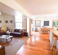 Best Location in Hobart Luxury 4 bedroom with stunning views - Accommodation in Surfers Paradise