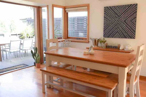 Best Location In Hobart! Luxury 4 Bedroom With Stunning Views - Accommodation in Surfers Paradise 2