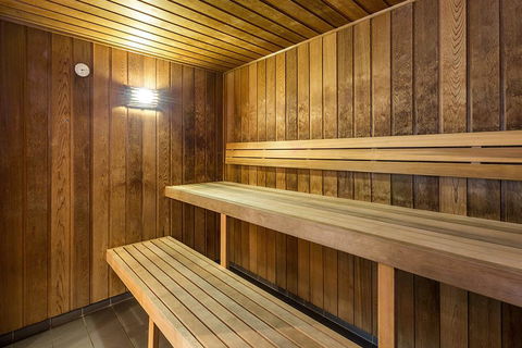 BHB Explore CBD Doorsteps #Free Carpark, Wine, Wifi - Accommodation in Surfers Paradise 1