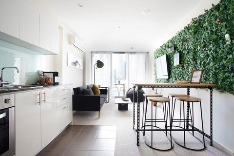 BHB Explore CBD Doorsteps #Free Carpark, Wine, Wifi - Accommodation in Surfers Paradise 0