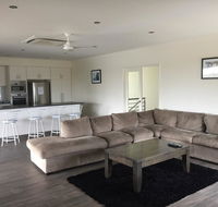 Blue Sky Apartment - Accommodation in Surfers Paradise