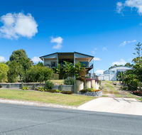 Blue Water Retreat - Upstairs  Downstairs - Accommodation in Surfers Paradise