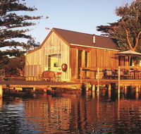 Boathouse - Birks River Retreat - Accommodation in Surfers Paradise