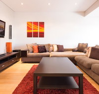 Bold modern 1 bed 10 mins from the city - Accommodation in Surfers Paradise