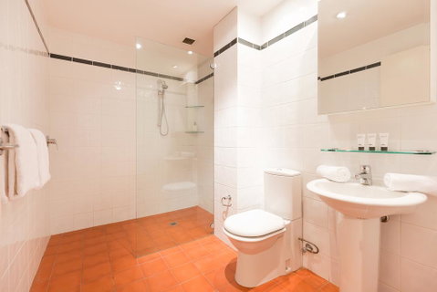 Bold, Modern 1 Bed 10 Mins From The City - Accommodation in Surfers Paradise 3