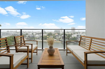 The Serenity - Surfers Paradise Riverview 2 Bedroom with Parking and Pool
