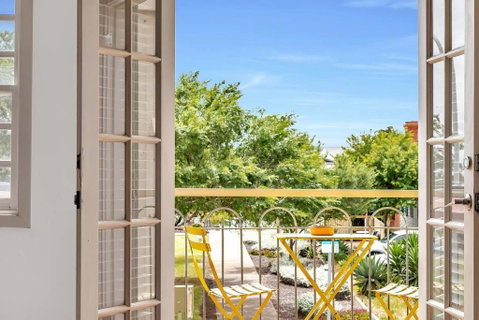 The Seaside Loft - A Breezy Beachside Lifestyle - Accommodation in Surfers Paradise 1