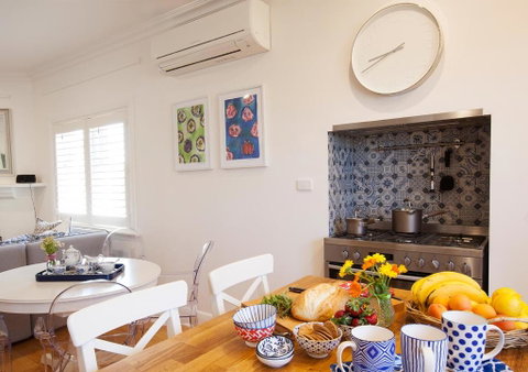 THE WHITE HOUSE Luxury Villa Embedded In History - Accommodation in Surfers Paradise 3