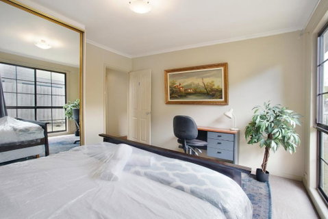 Three Bedroom Sweet Retreat In Coburg - Accommodation in Surfers Paradise 3