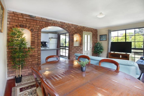 Three Bedroom Sweet Retreat In Coburg - Accommodation in Surfers Paradise 2