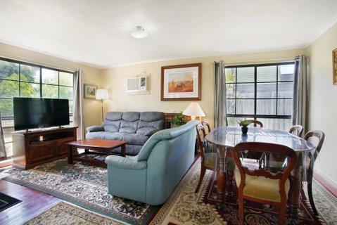 Three Bedroom Sweet Retreat In Coburg - Accommodation in Surfers Paradise 0