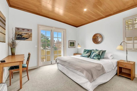 Time And Tide Beach Cottage On The Esplanade - Accommodation in Surfers Paradise 3
