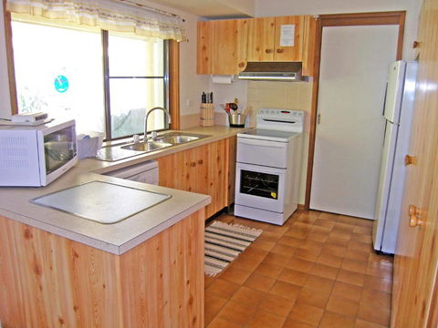 WARR4C - Home Away - Accommodation in Surfers Paradise 1